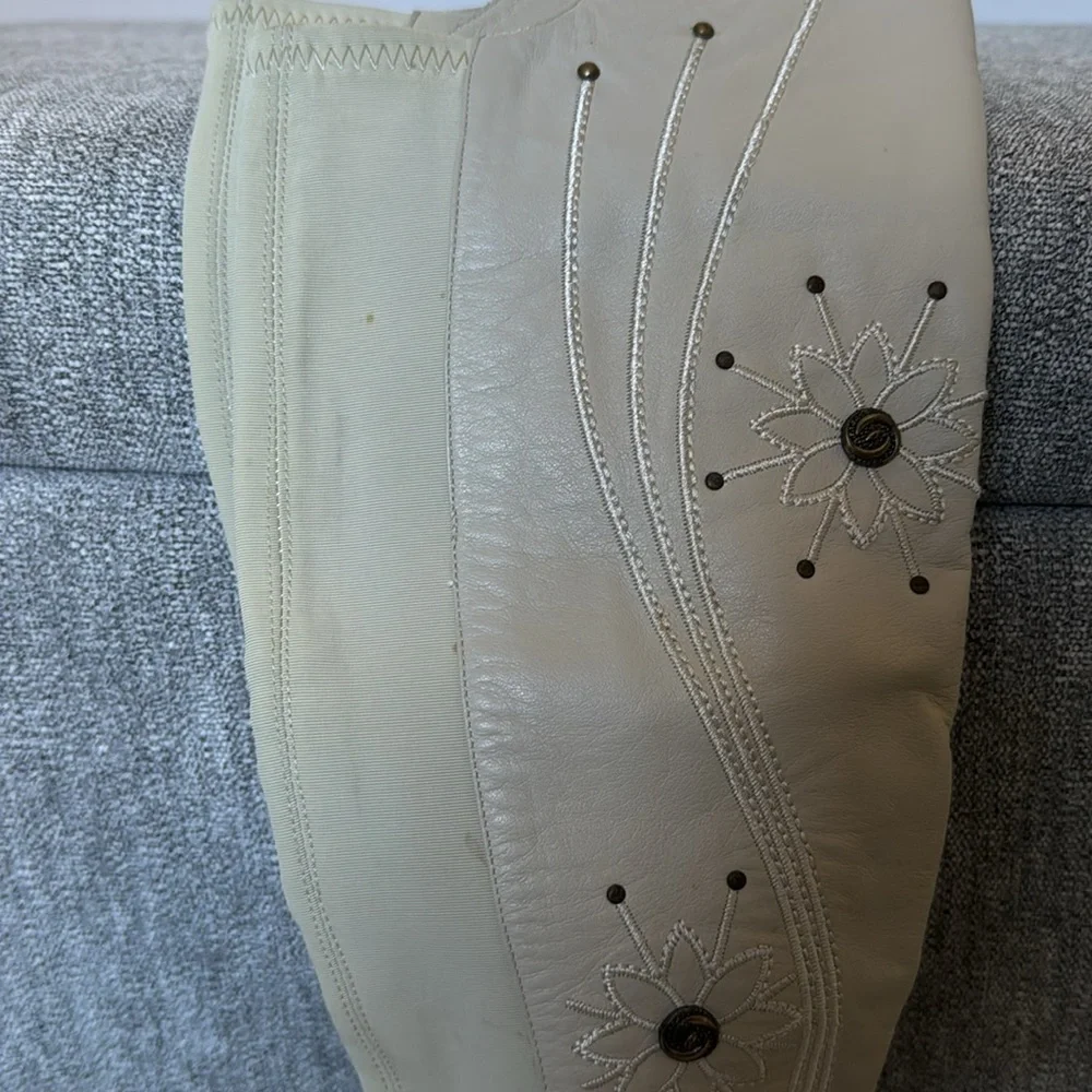Over the knee leather boots embroidered